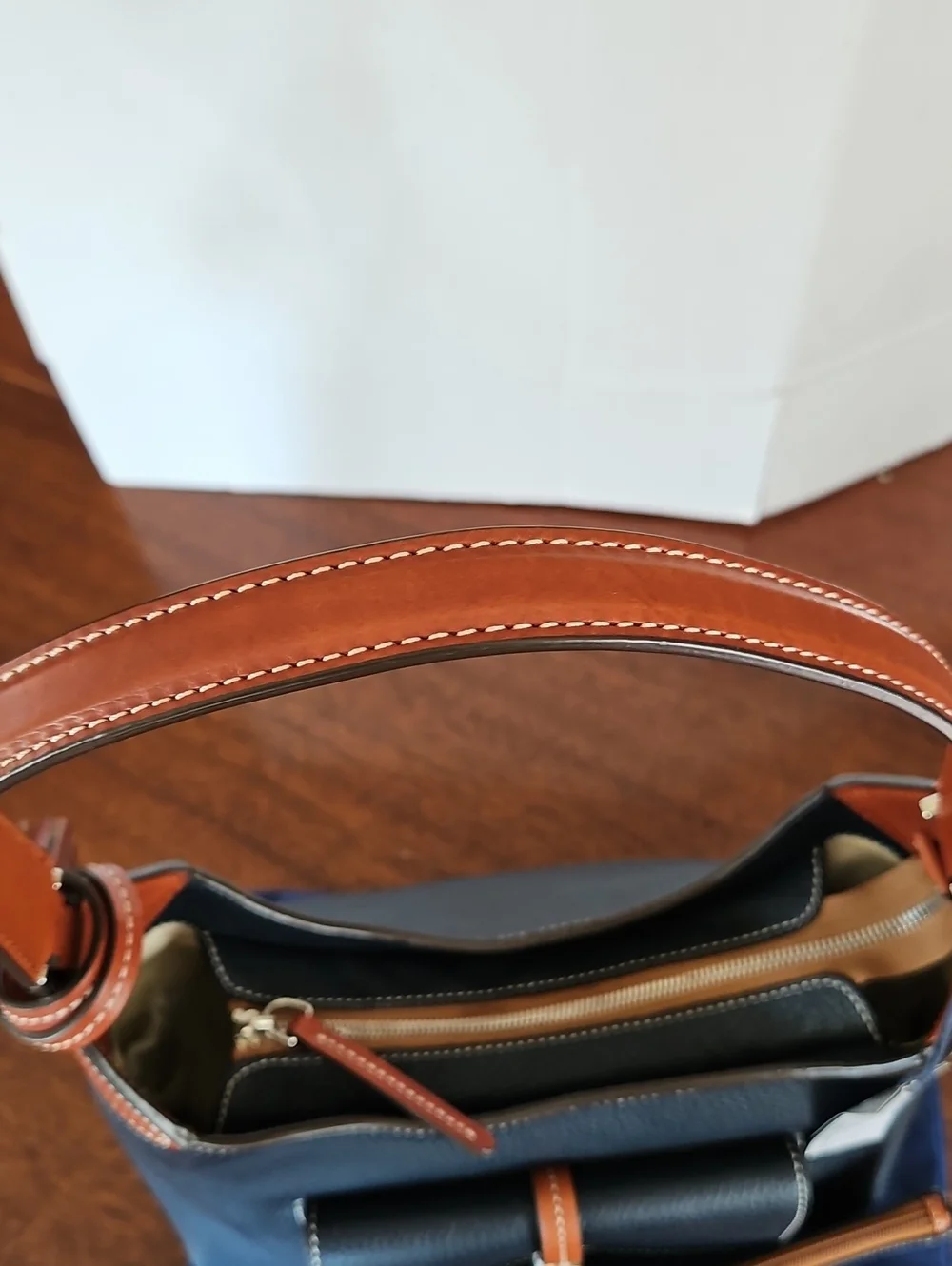Dooney & Bourke classic dooney